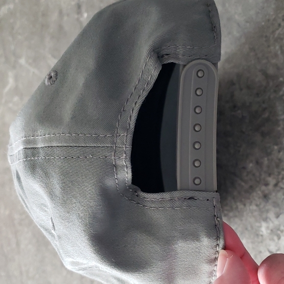 Under Armour Fishing Hat - Picture 3 of 5